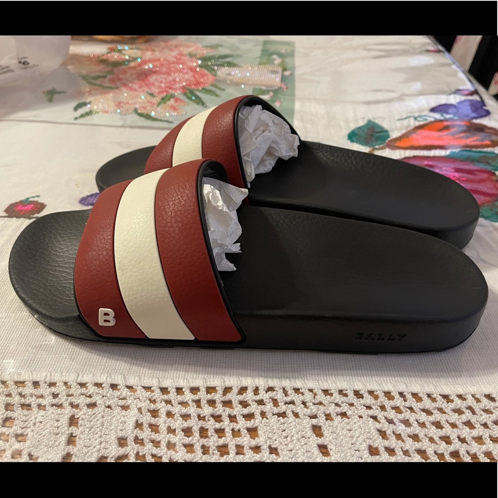 Brand new Bali slides only tried on !!!